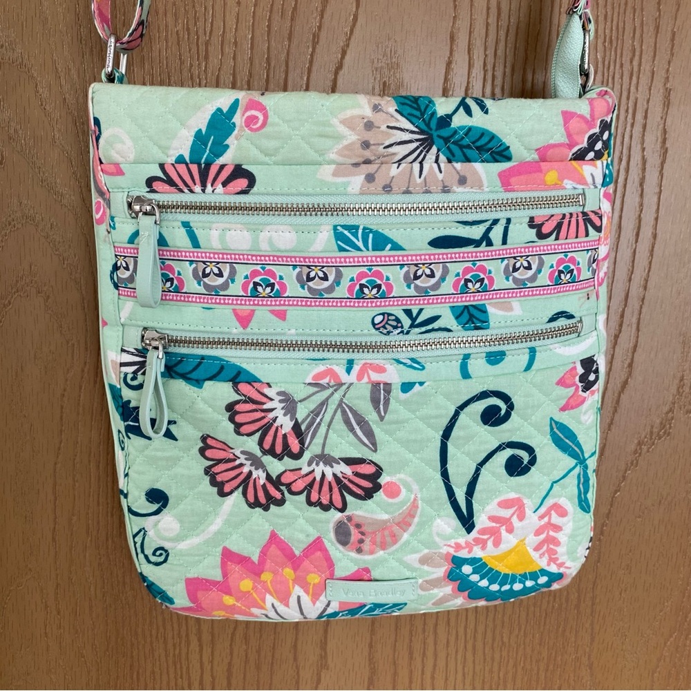 Vera Bradley-Triple Zip Hipster Crossbody Bag in Cotton-Mint Flowers
